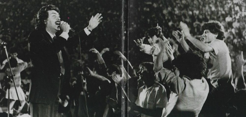 Η ιστορική συναυλία του Μανώλη Αγγελόπουλου στο θέατρο του Λυκαβηττού (1983)