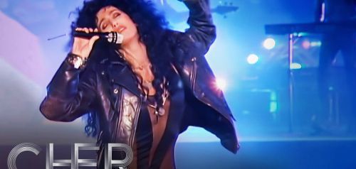 Σαν σήμερα η Cher τραγούδησε «If I Could Turn Back Time»