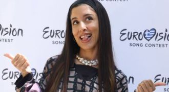 Η Μαρίνα Σάττι στην παρουσίαση της ελληνικής συμμετοχής στη Eurovision